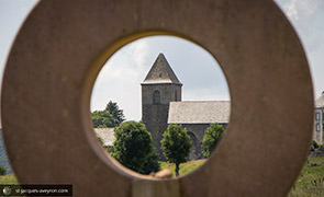 La stèle des pèlerins à Aubrac