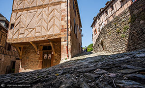 Ruelle et maison en encorbellement