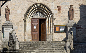 Porche église de Sénergues